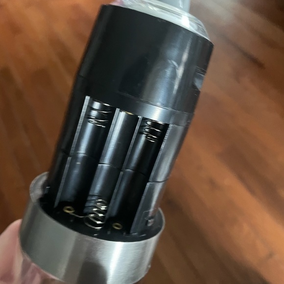 Gravity, electric salt and pepper shakers - Picture 5 of 6